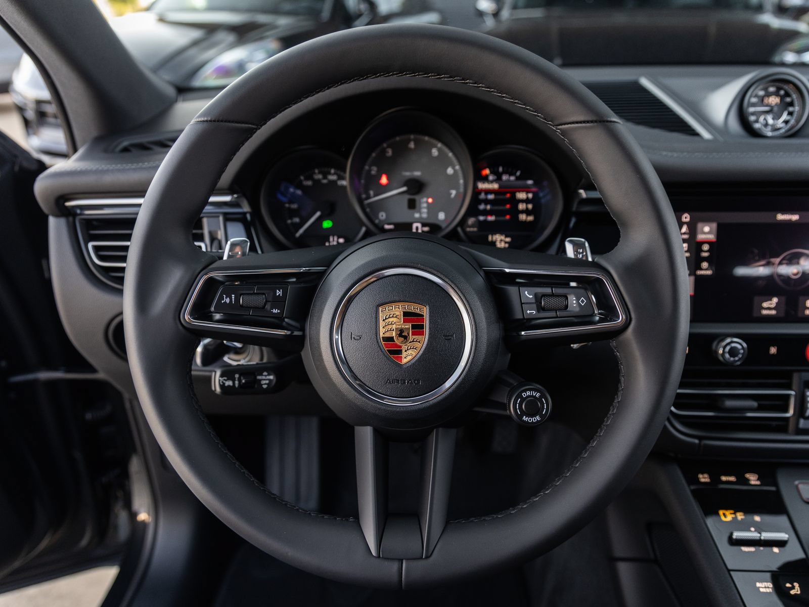 Certified 2026 Porsche Macan S AWD/4WD image 29