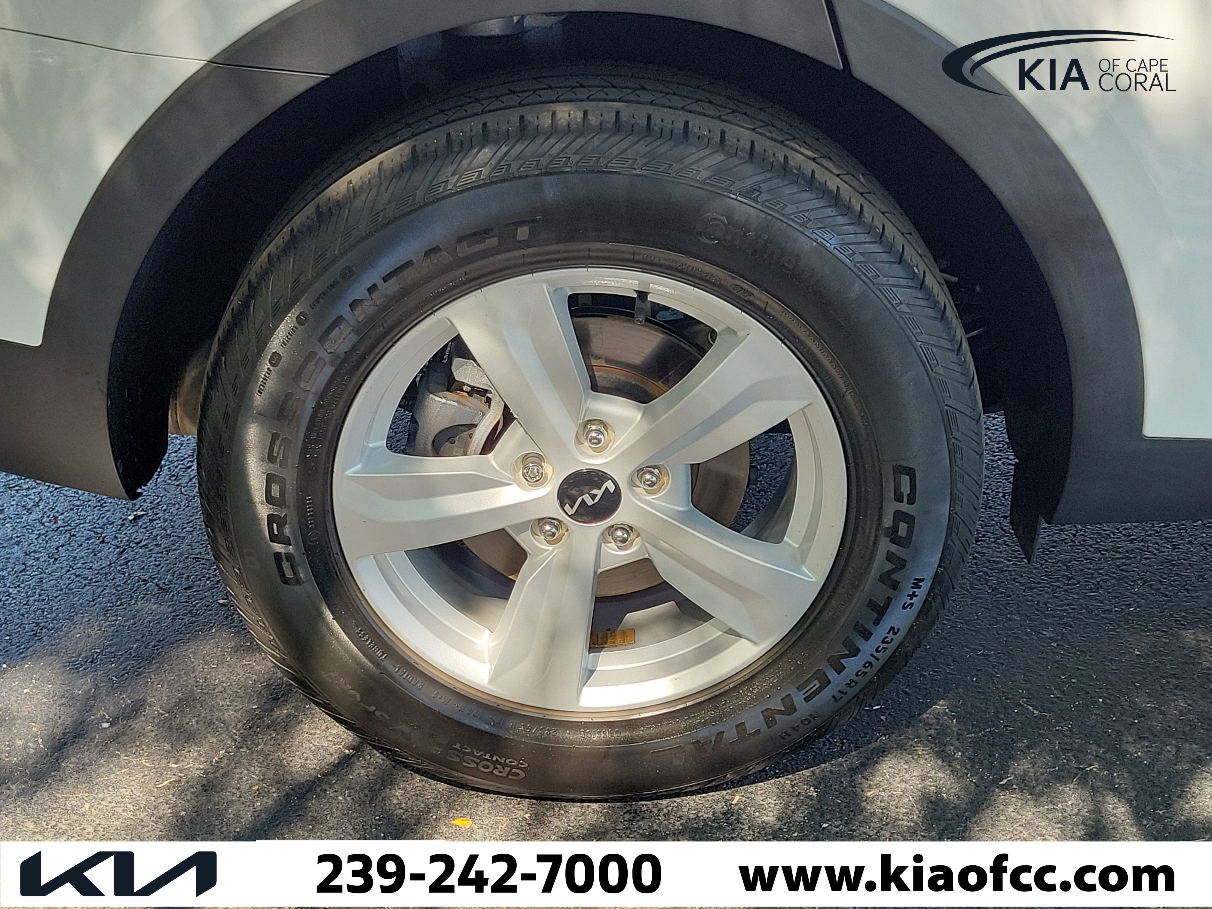 Certified 2023 Kia Sorento LX FWD image 9
