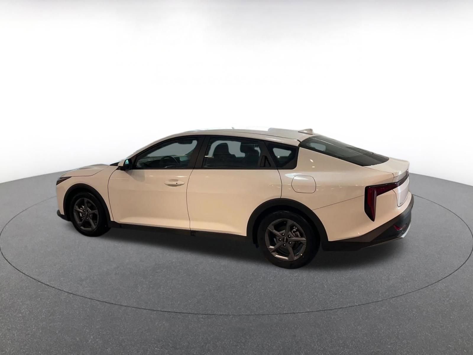 Used 2025 Kia K4 LXS image 10