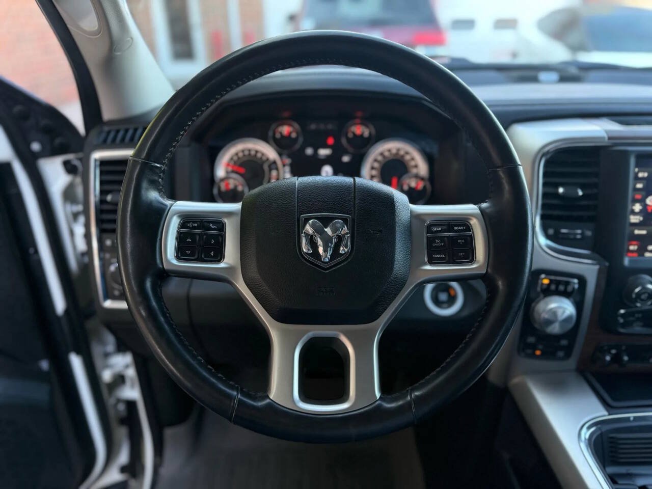 Used 2018 RAM 1500 Laramie w/ Convenience Group AWD/4WD image 38