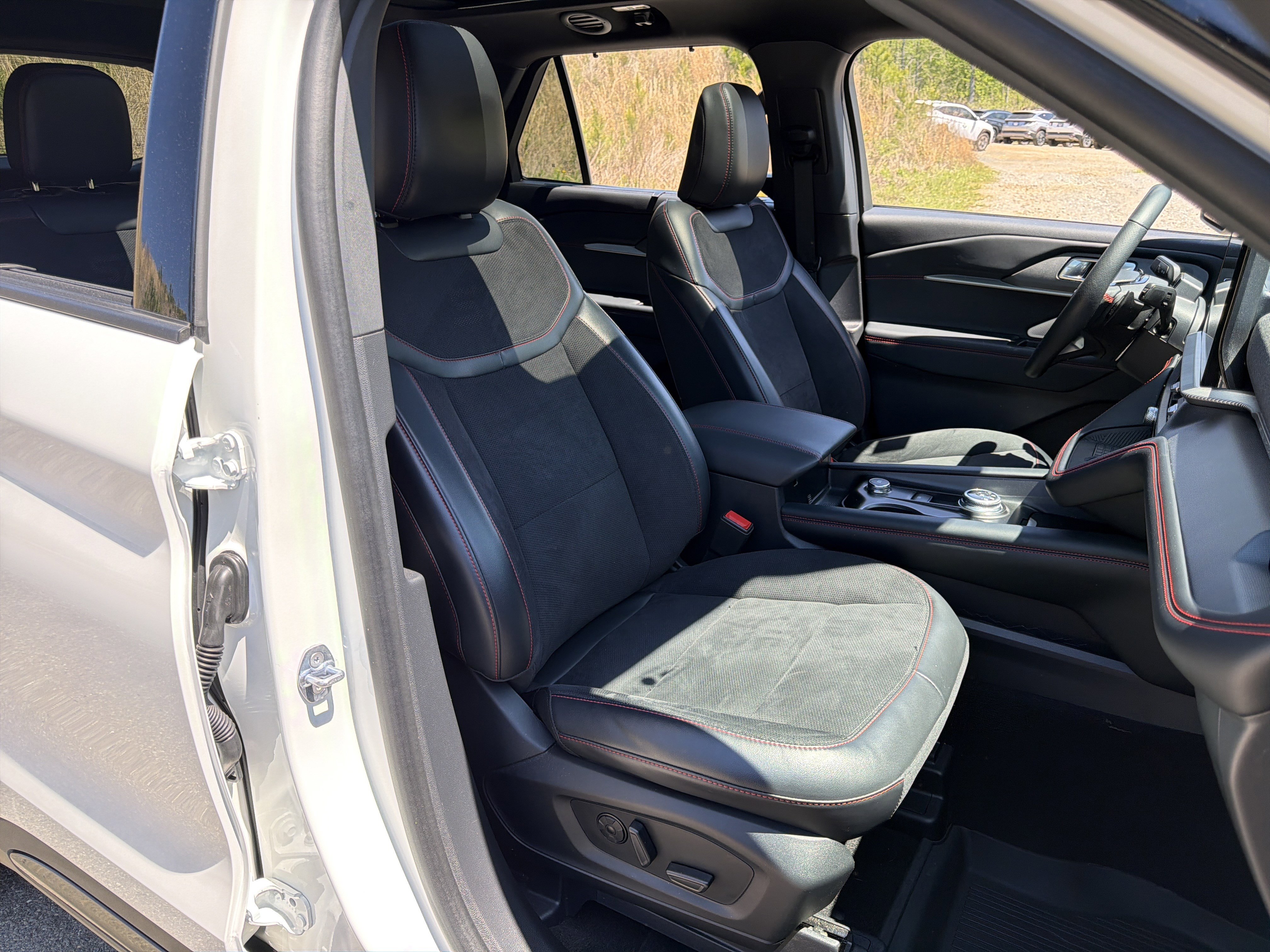 Used 2025 Ford Explorer ST AWD/4WD image 13