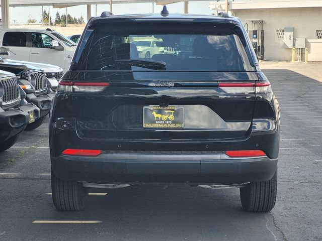 New 2026 Jeep Grand Cherokee Altitude AWD/4WD image 5