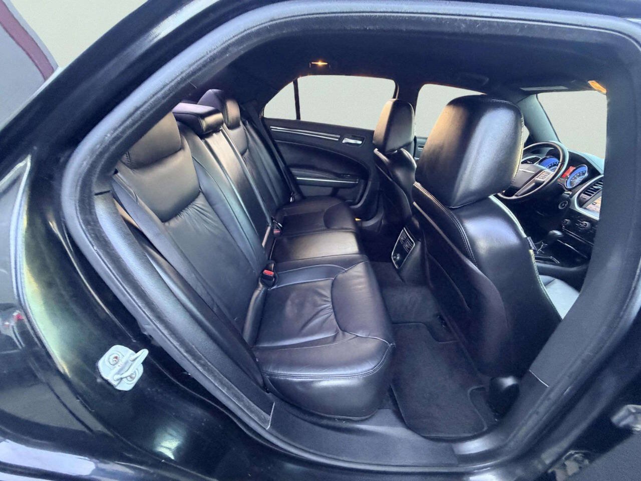 Used 2011 Chrysler 300 Limited RWD image 20