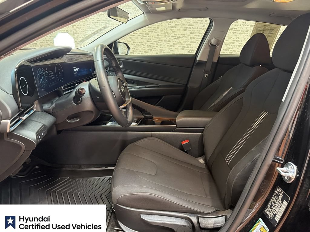 Used 2025 Hyundai Elantra SEL FWD image 28