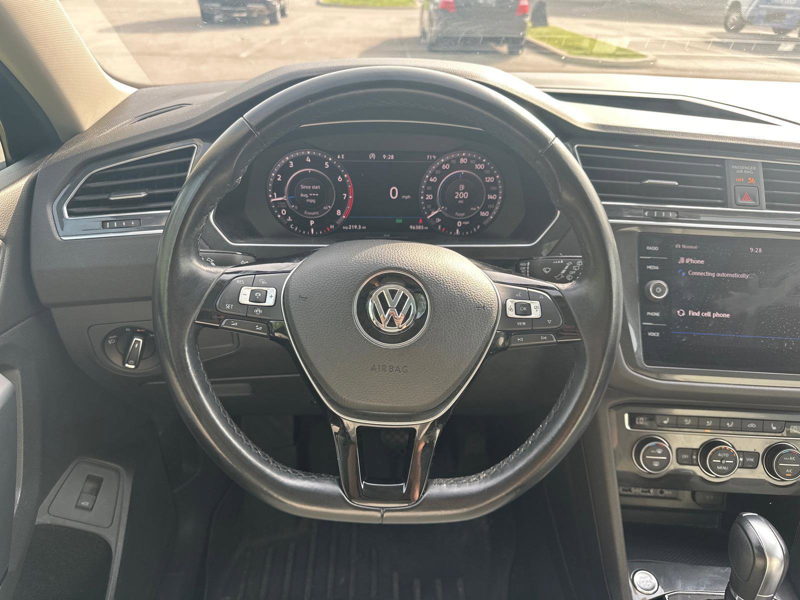 Used 2019 Volkswagen Tiguan SEL image 17