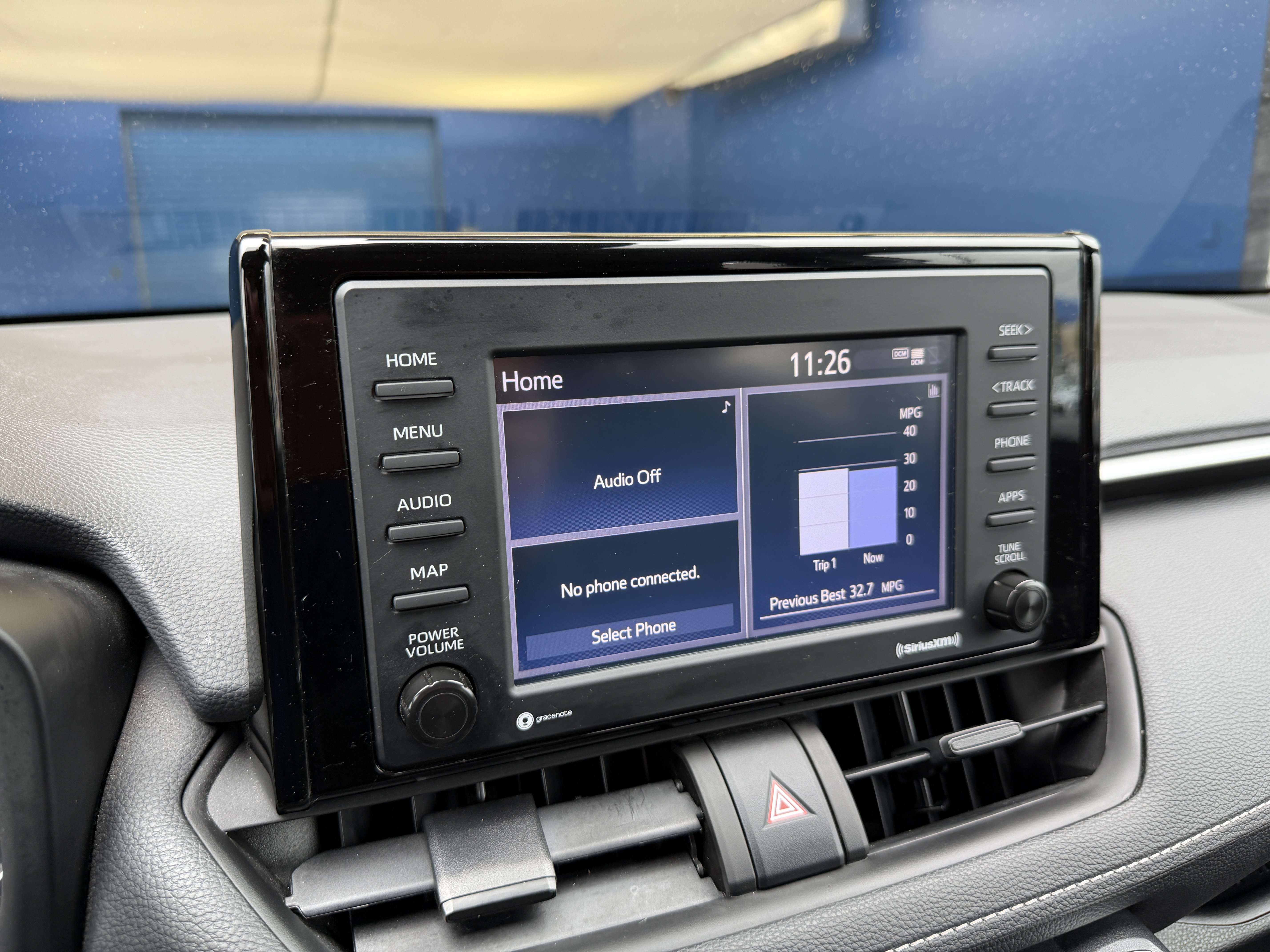 Used 2022 Toyota RAV4 LE FWD image 17
