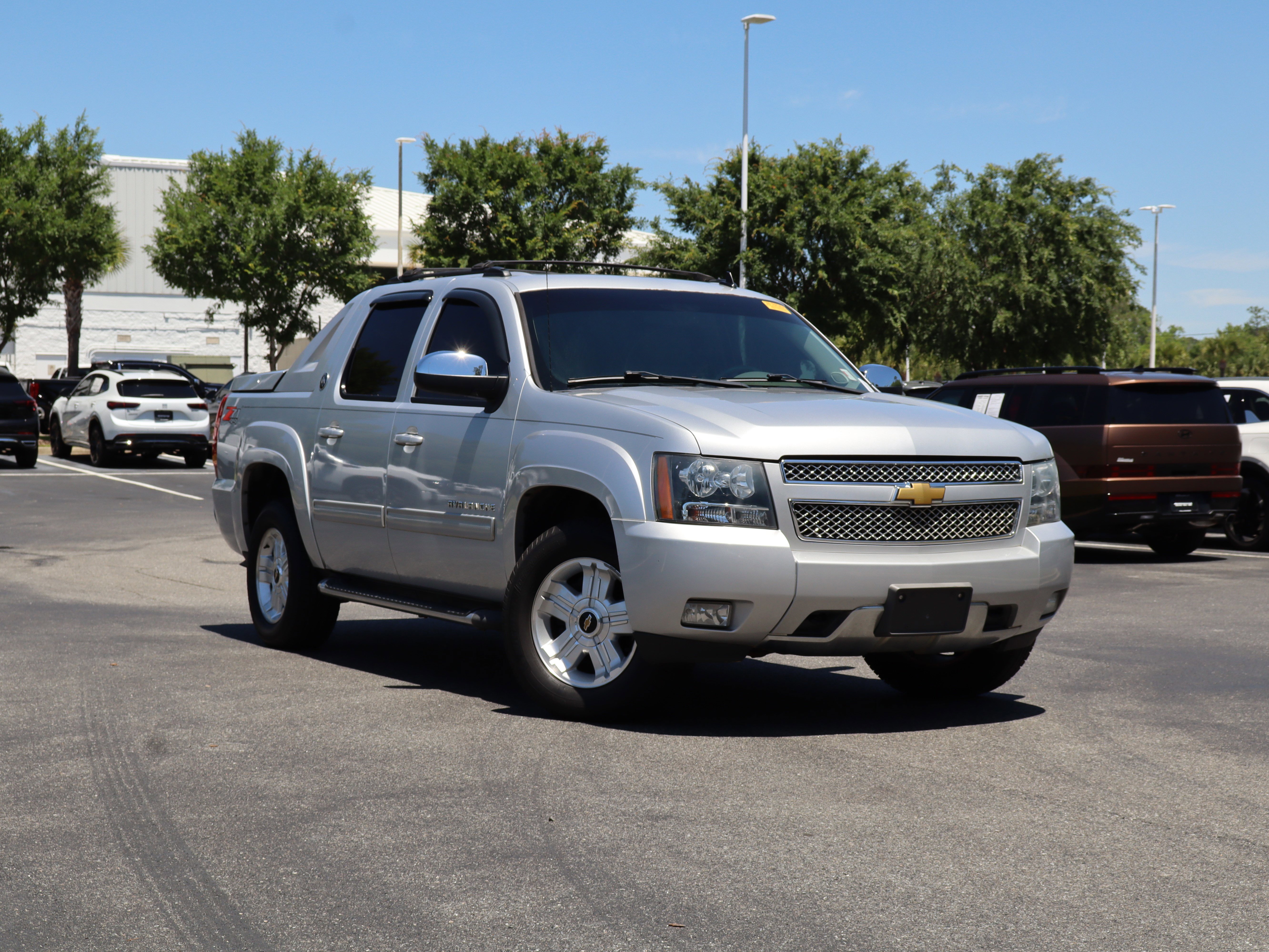 Used 2013 Chevrolet Avalanche LT AWD/4WD image 2