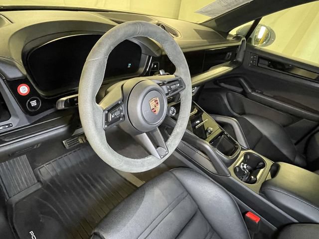 Certified 2025 Porsche Cayenne GTS AWD/4WD image 4