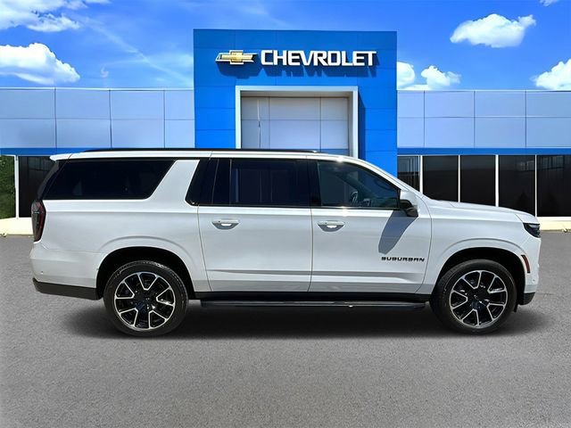 Used 2025 Chevrolet Suburban RST w/ Comfort Package AWD/4WD image 2