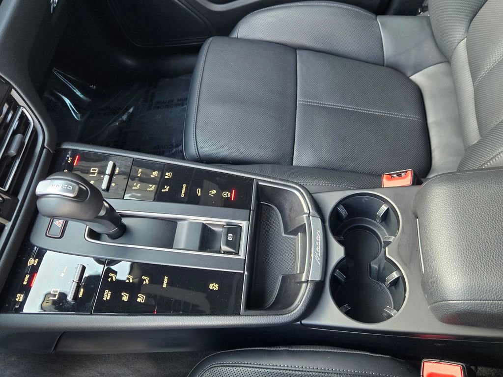 Used 2025 Porsche Macan w/ Premium Package Plus AWD/4WD image 23