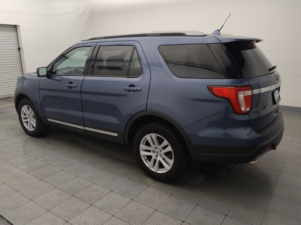 Used 2019 Ford Explorer XLT w/ Equipment Group 202A AWD/4WD image 3