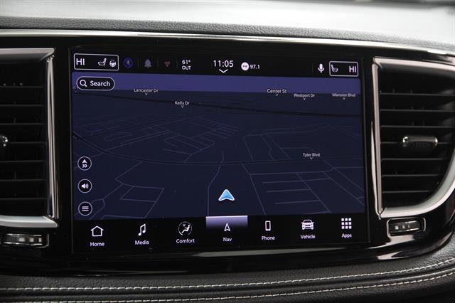 Used 2025 Chrysler Pacifica Limited image 12