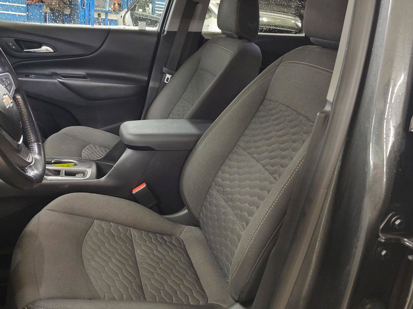 Used 2020 Chevrolet Equinox LT w/ Driver Convenience Package image 2