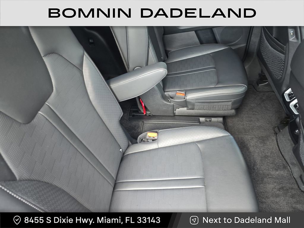 Used 2024 Kia Sorento EX w/ Panoramic Sunroof Package image 13