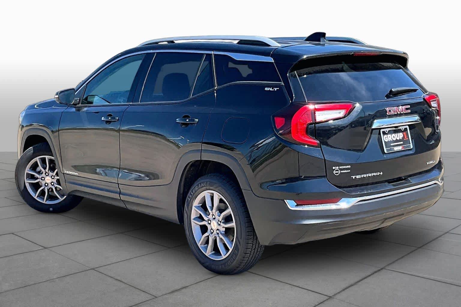 Used 2024 GMC Terrain SLT AWD/4WD image 14