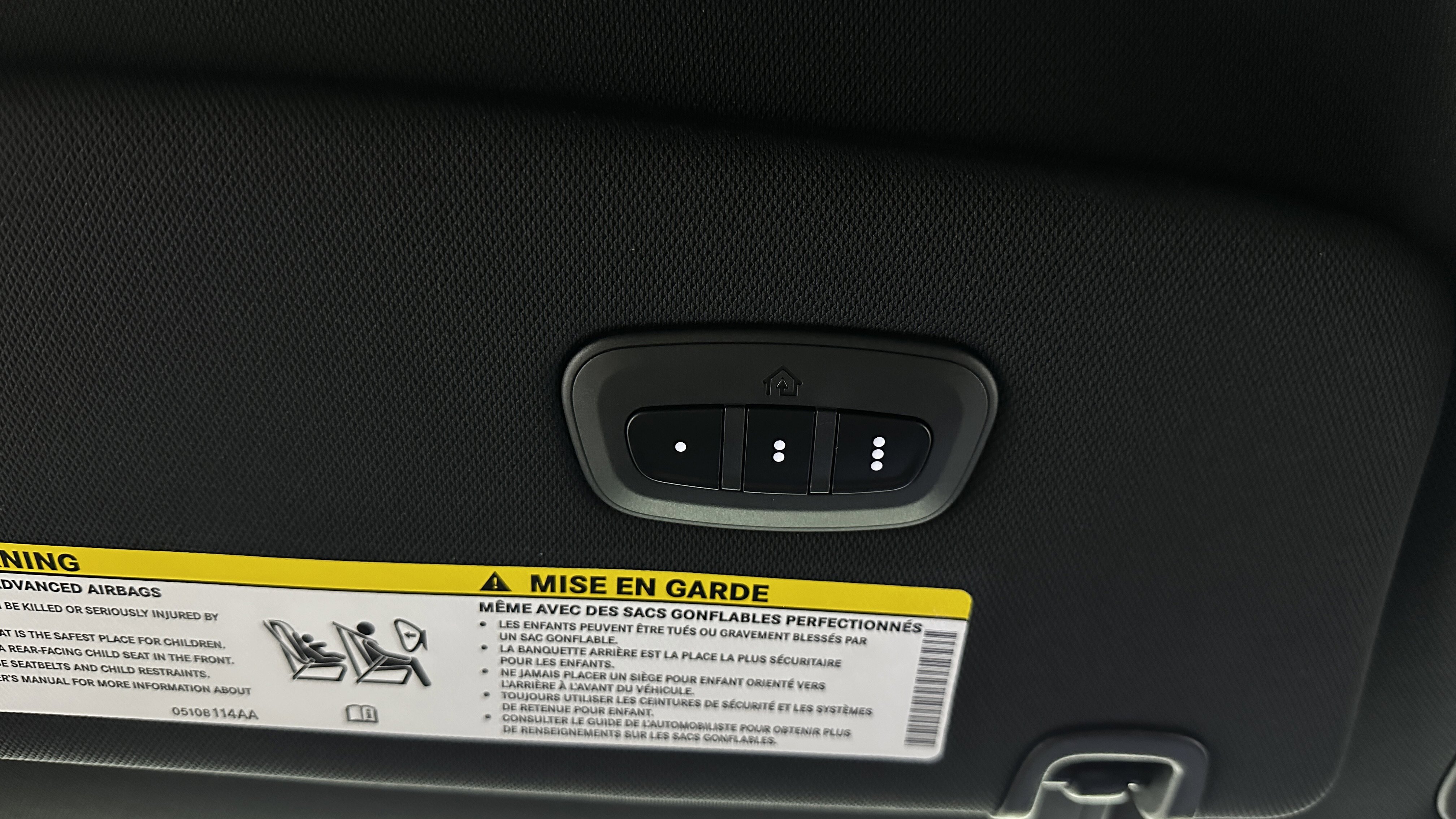 Used 2025 Chrysler Pacifica Select image 23