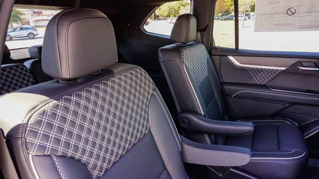 New 2026 GMC Acadia Denali w/ Super Cruise Package image 11
