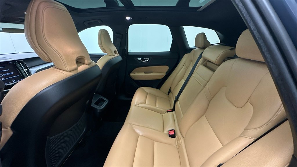 Used 2020 Volvo XC60 T6 Momentum image 10