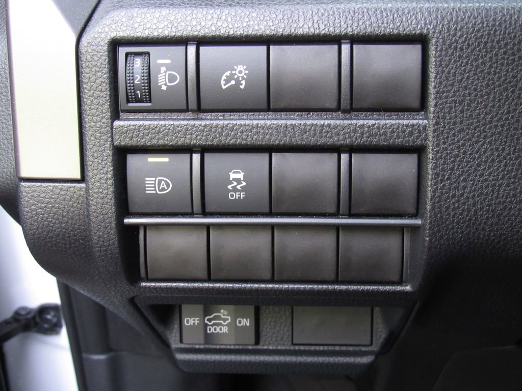 Certified 2025 Toyota Tacoma SR5 AWD/4WD image 34