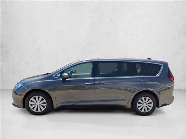 Used 2018 Chrysler Pacifica L FWD image 9