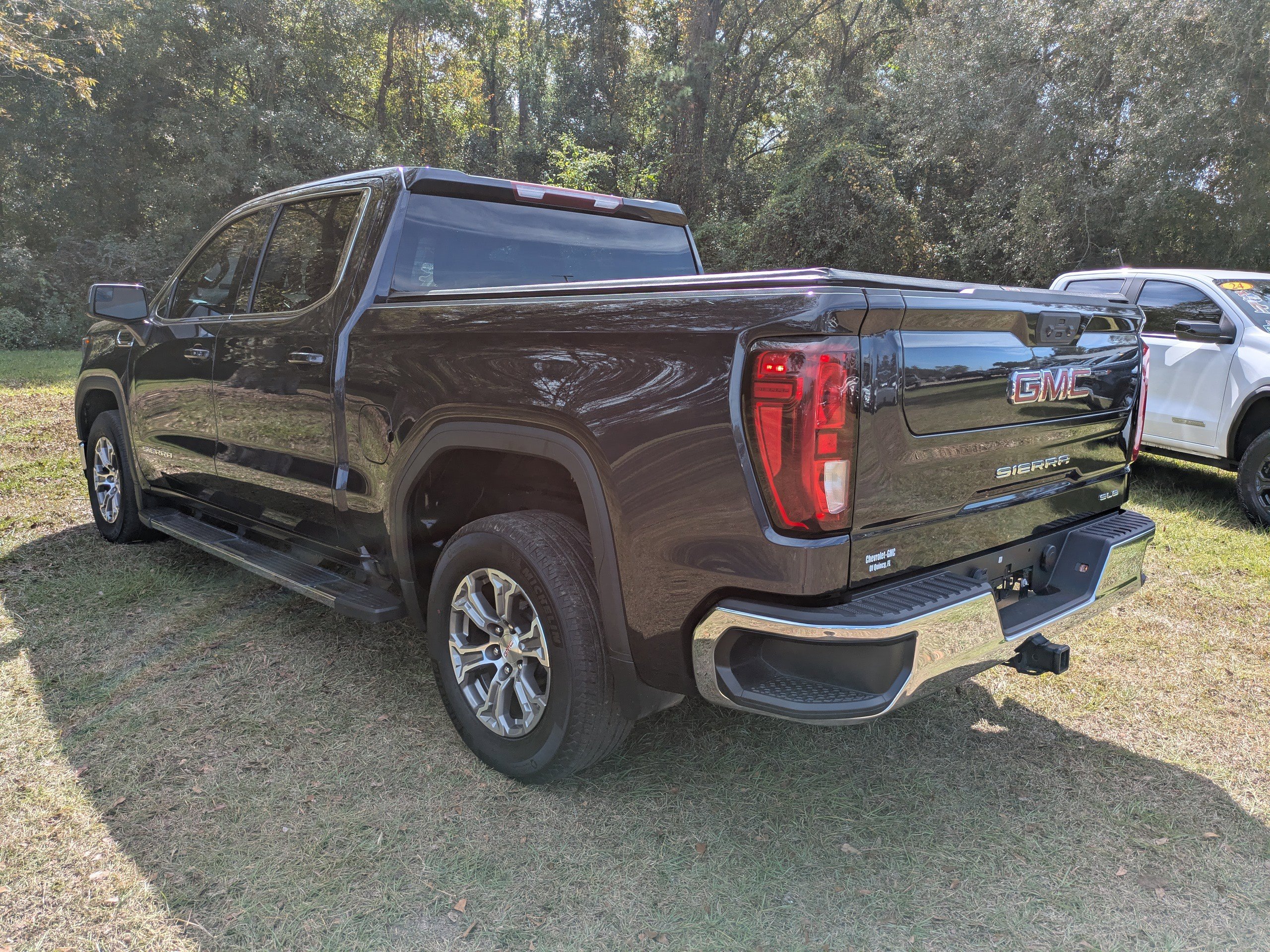 Used 2022 GMC Sierra 1500 SLE image 6