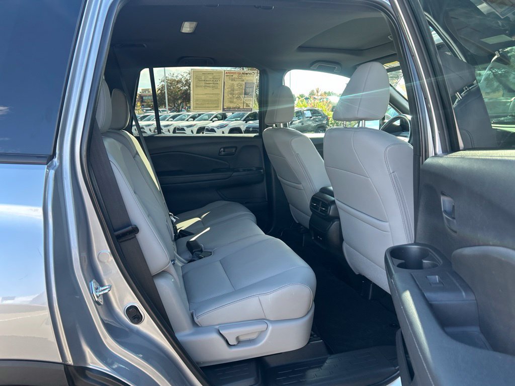 Used 2025 Honda Passport EX-L image 16