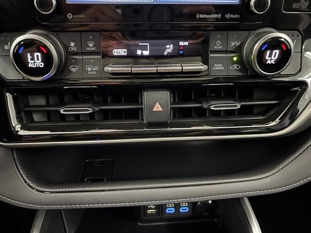 Used 2022 Toyota Highlander XLE FWD image 23