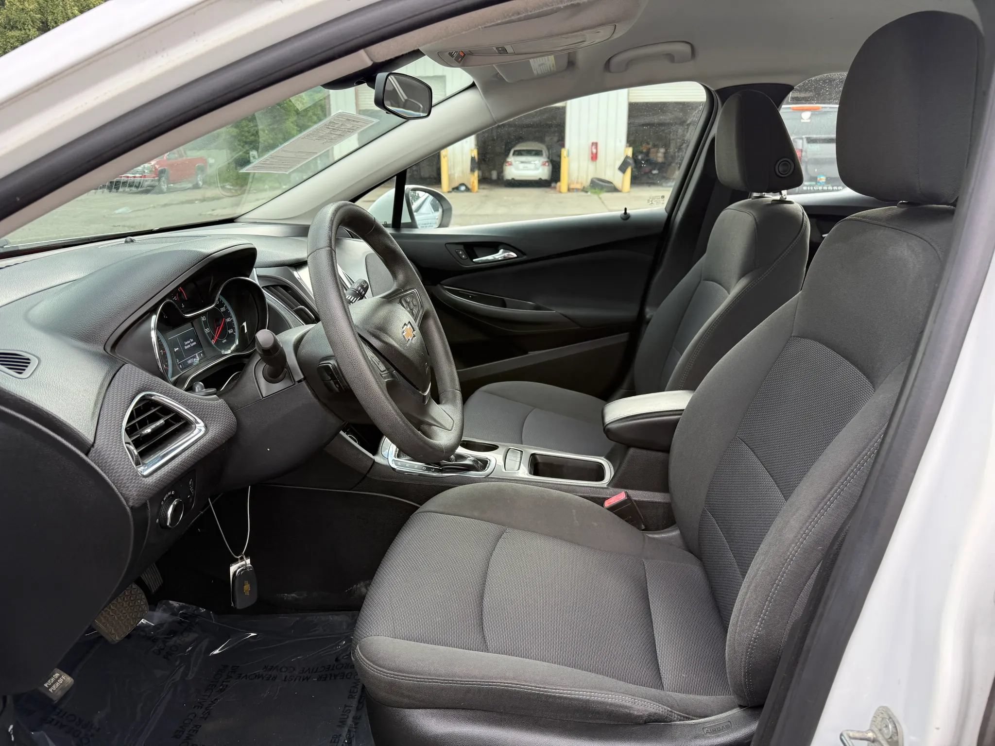 Used 2018 Chevrolet Cruze LT w/ Convenience Package FWD image 2