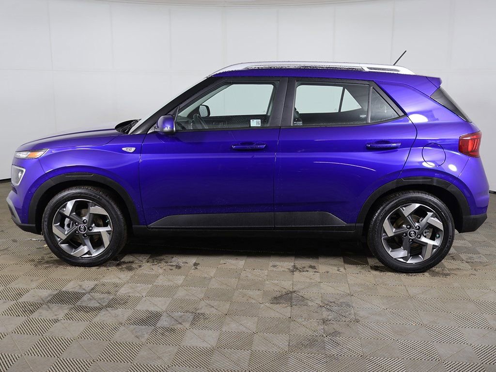 Certified 2025 Hyundai Venue Limited FWD image 12