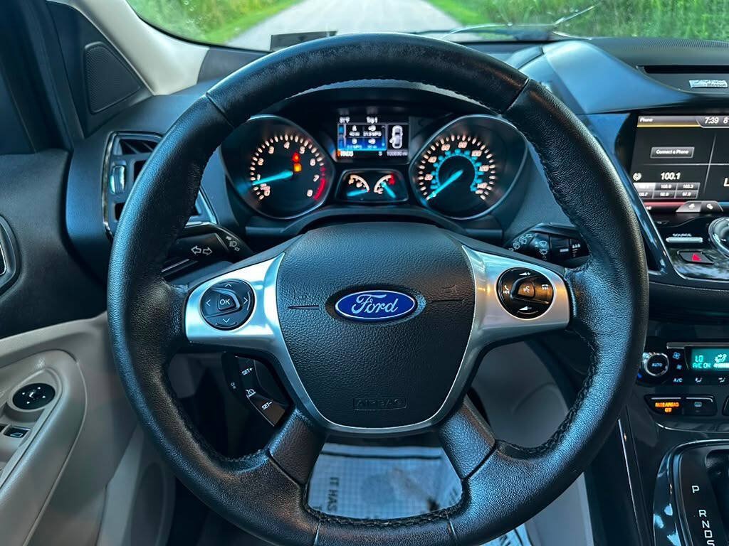 Used 2015 Ford Escape Titanium FWD image 16