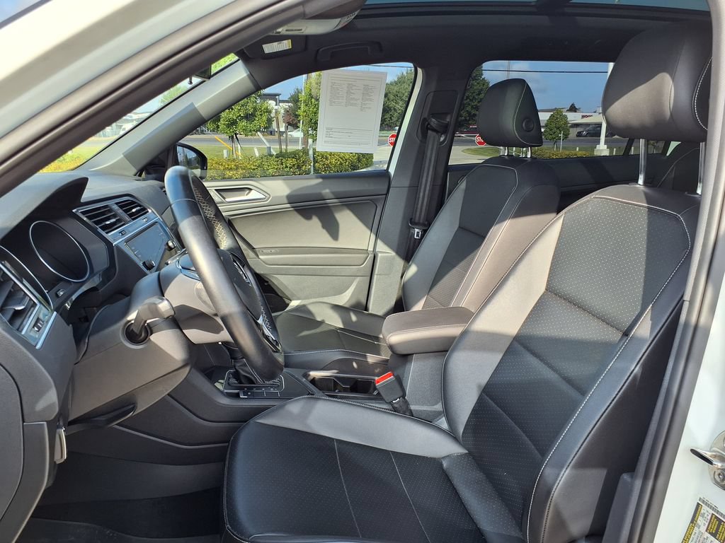 Used 2021 Volkswagen Tiguan SE R-Line FWD image 16