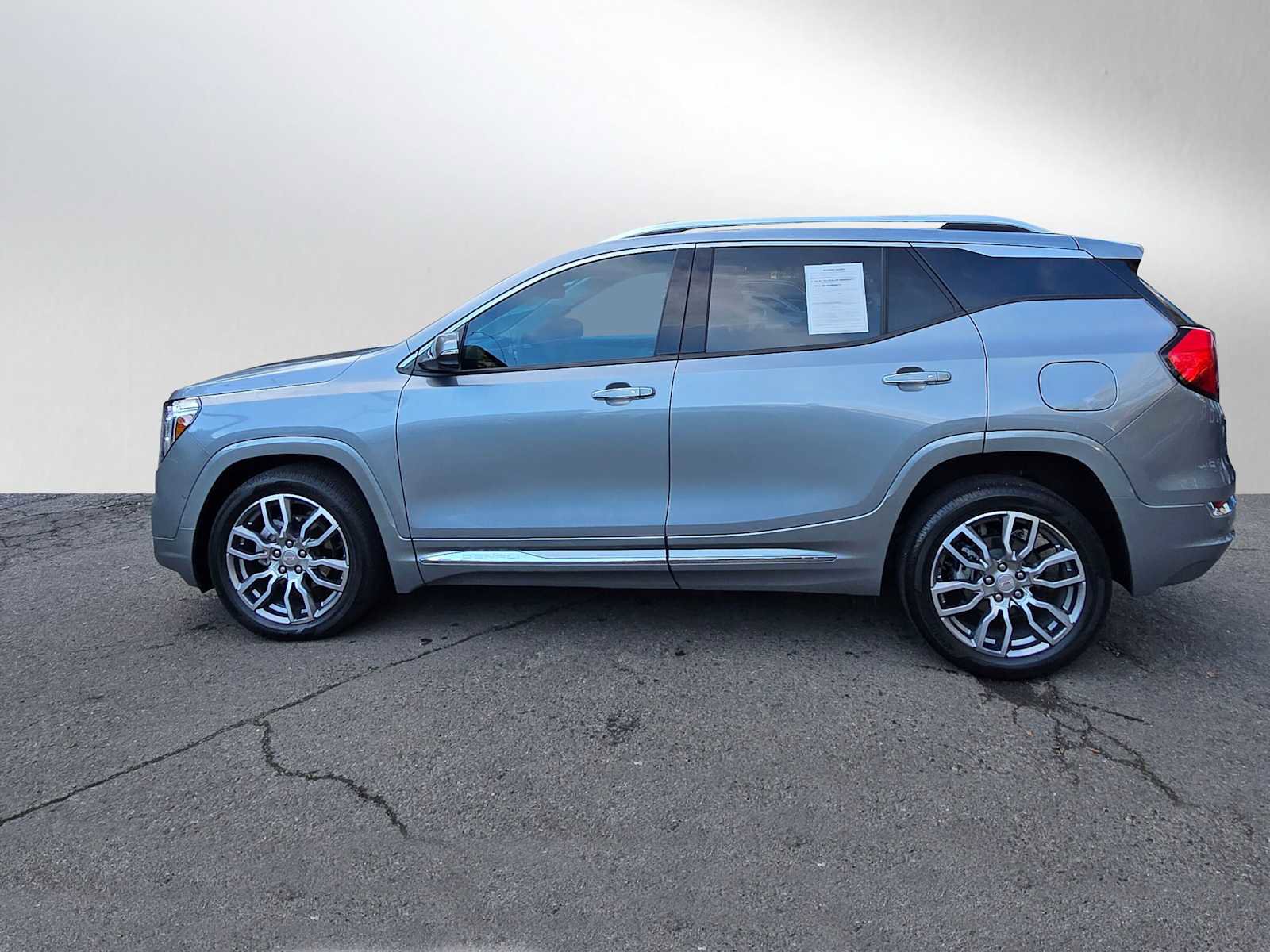 Used 2024 GMC Terrain Denali w/ Denali Premium Package image 6