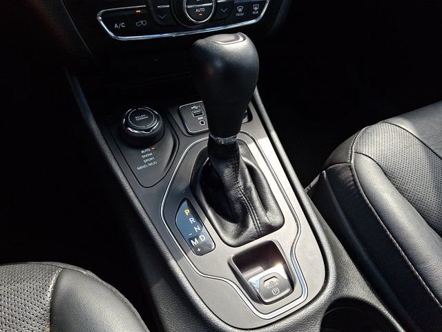 Certified 2021 Jeep Cherokee Latitude Lux w/ Sun & Sound Group AWD/4WD image 19