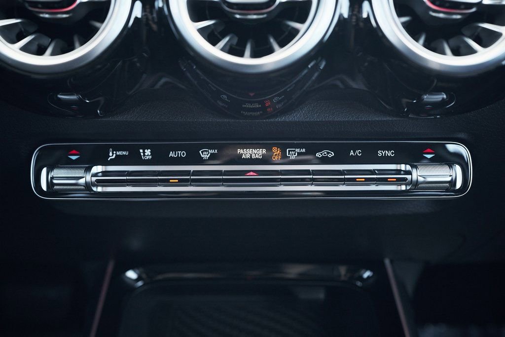 Used 2025 Mercedes-Benz GLB 250 4MATIC w/ Exclusive Package image 50