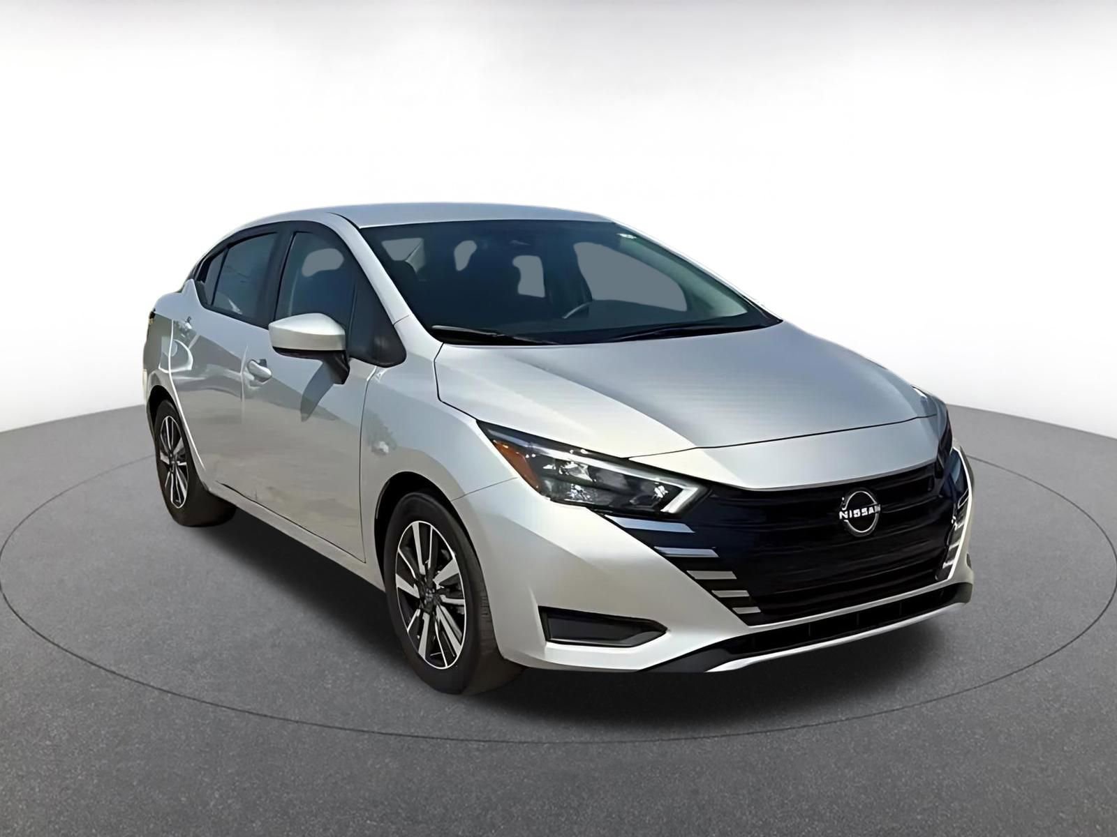 Used 2025 Nissan Versa SV FWD image 3