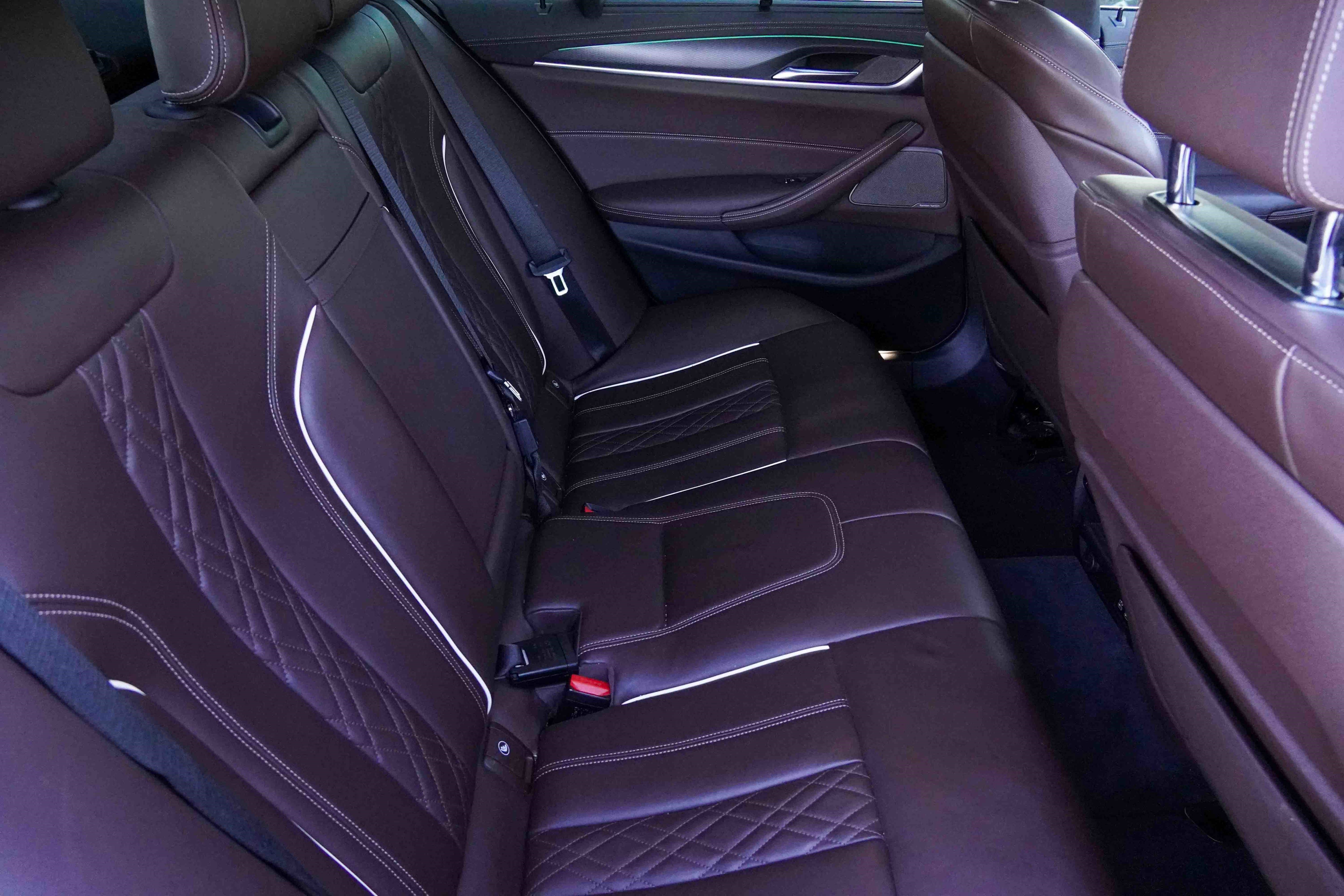 Certified 2022 BMW M550i xDrive w/ Executive Package image 37