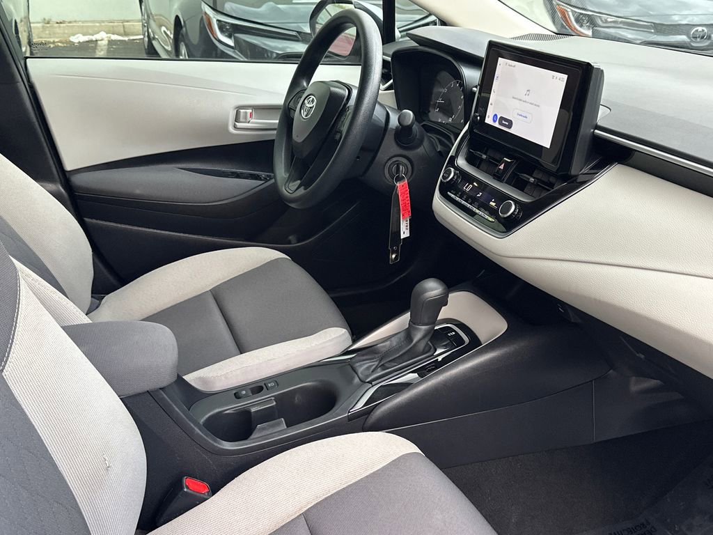 Used 2025 Toyota Corolla LE image 10