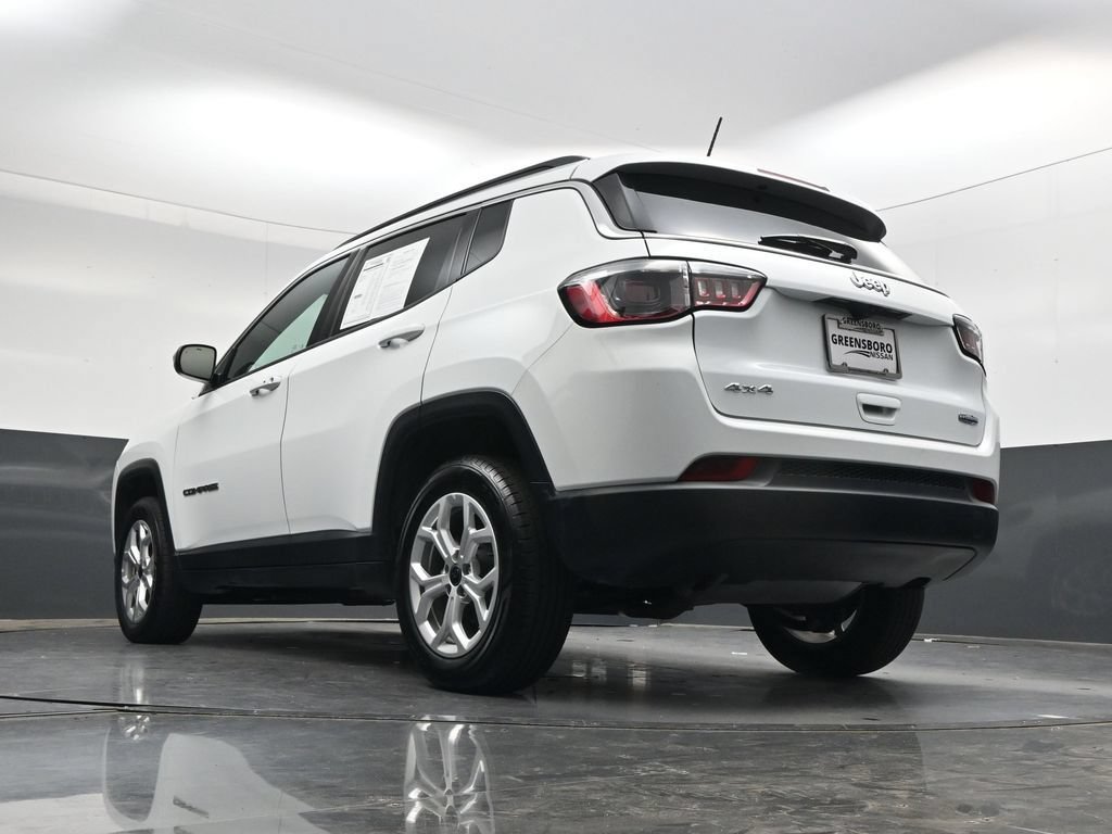 Used 2025 Jeep Compass Latitude AWD/4WD image 35