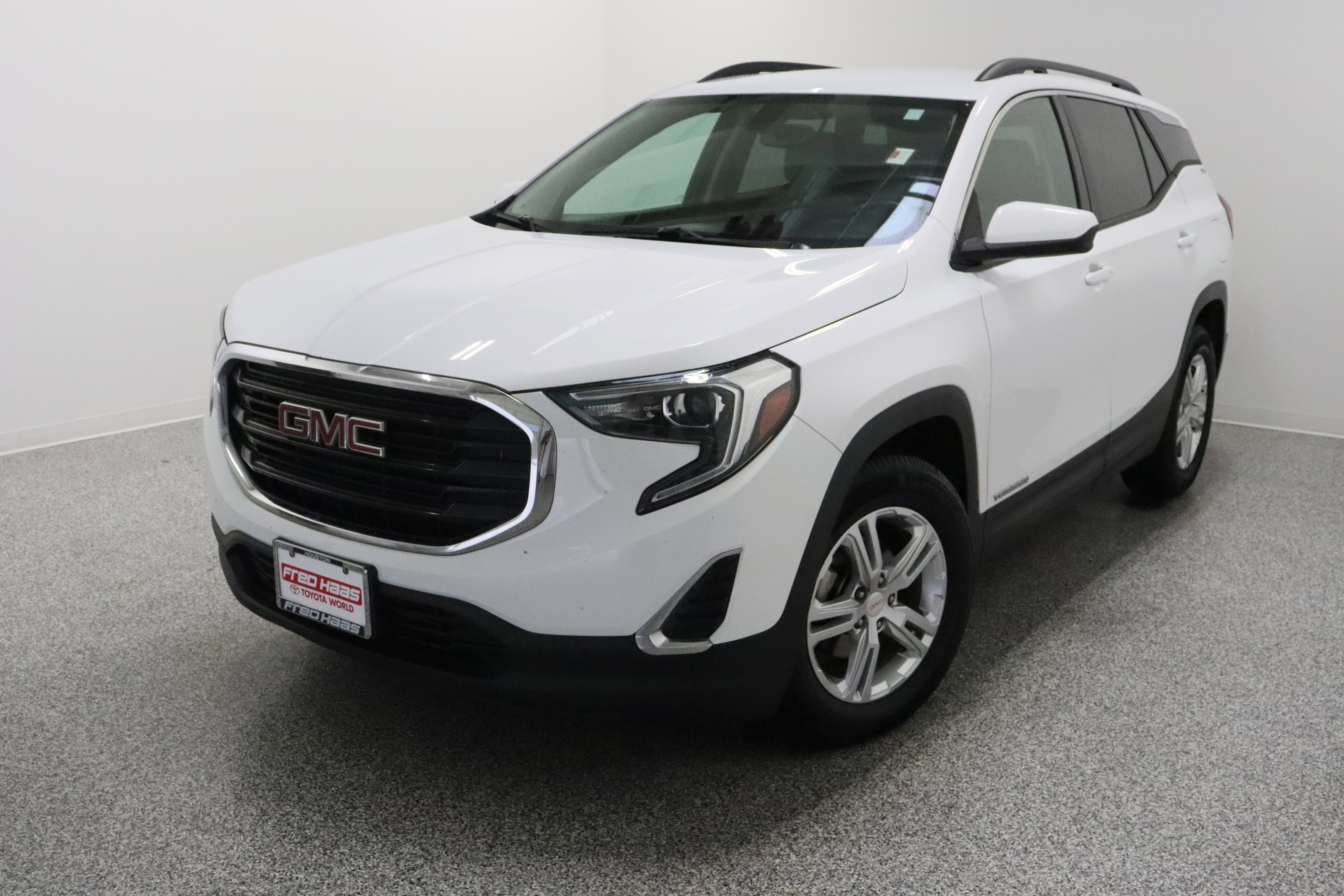Used 2018 GMC Terrain SLE w/ Driver Convenience Package FWD image 2