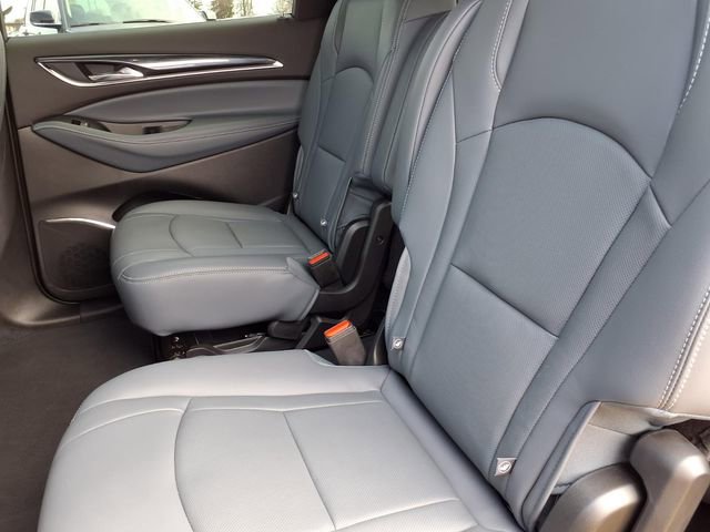 Used 2023 Buick Enclave Essence image 7