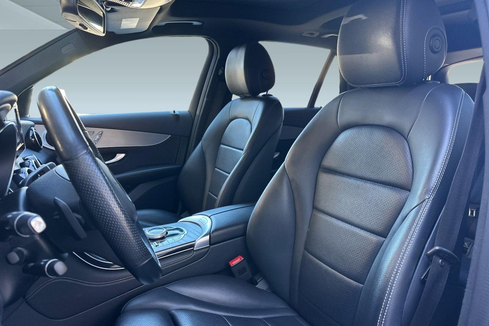 Used 2019 Mercedes-Benz GLC 300 4MATIC image 24