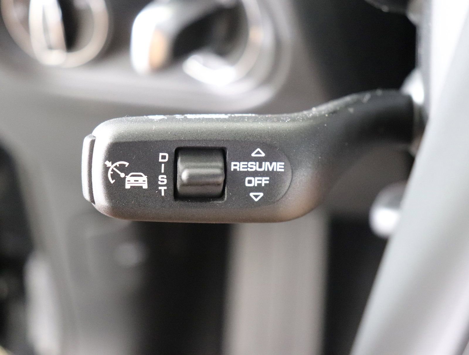 Certified 2025 Porsche Macan AWD/4WD image 35