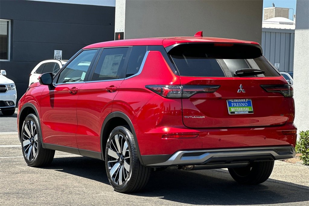 New 2025 Mitsubishi Outlander SE image 7