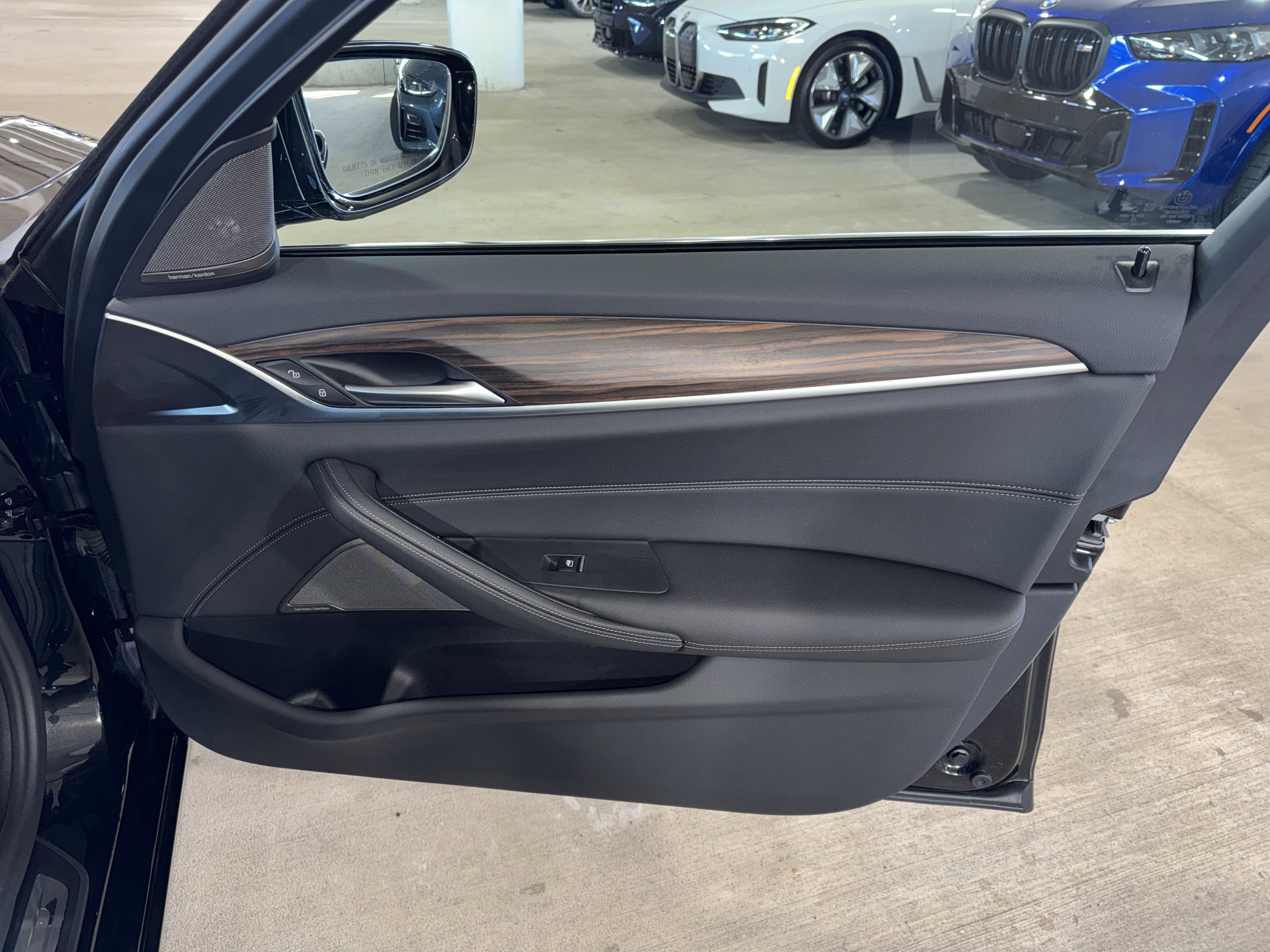 Used 2023 BMW 540i w/ Premium Package image 9