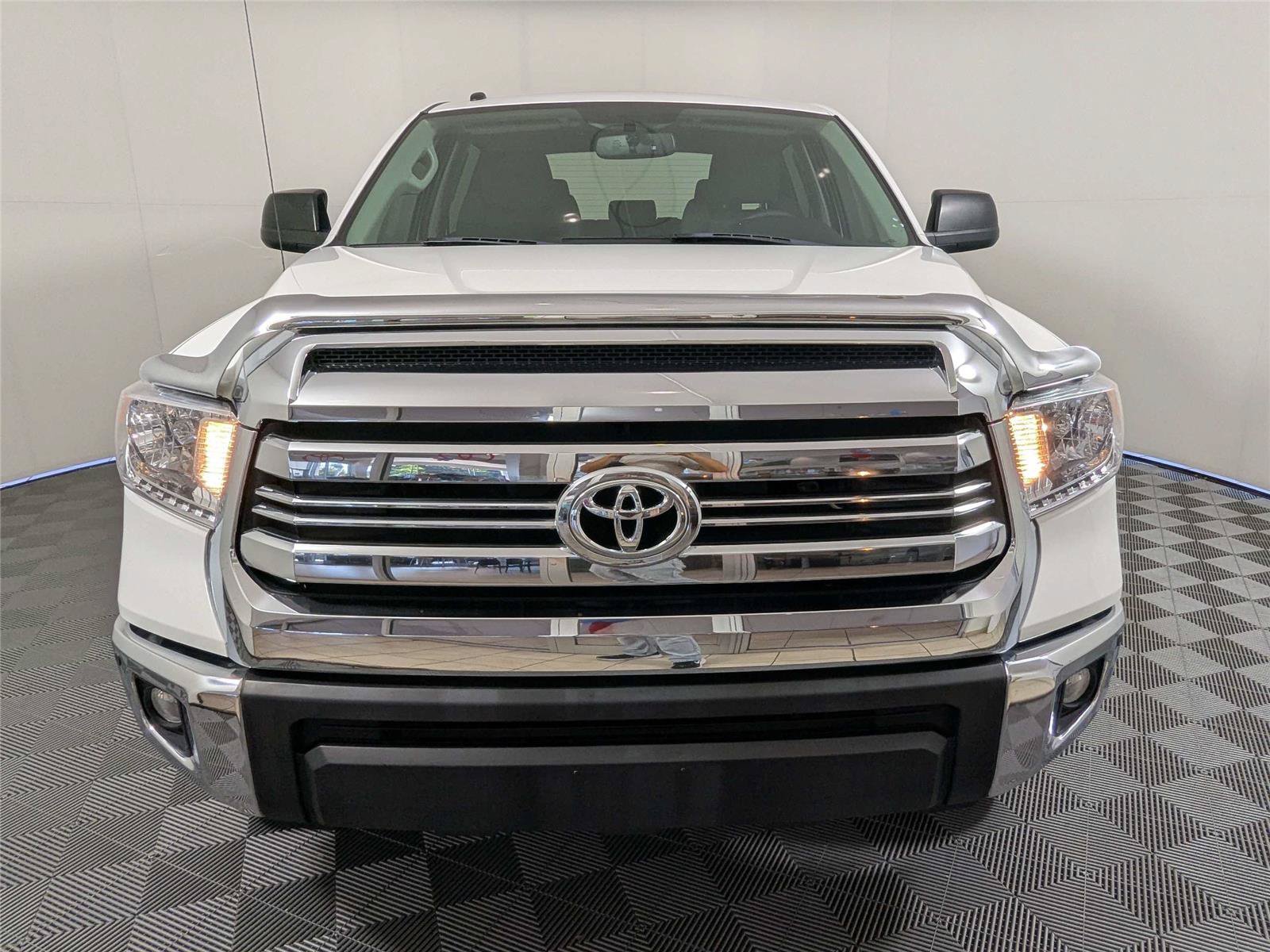Used 2017 Toyota Tundra SR5 w/ SR5 Upgrade Package AWD/4WD image 3