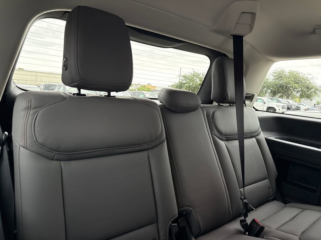 Used 2025 Ford Expedition Active RWD image 30