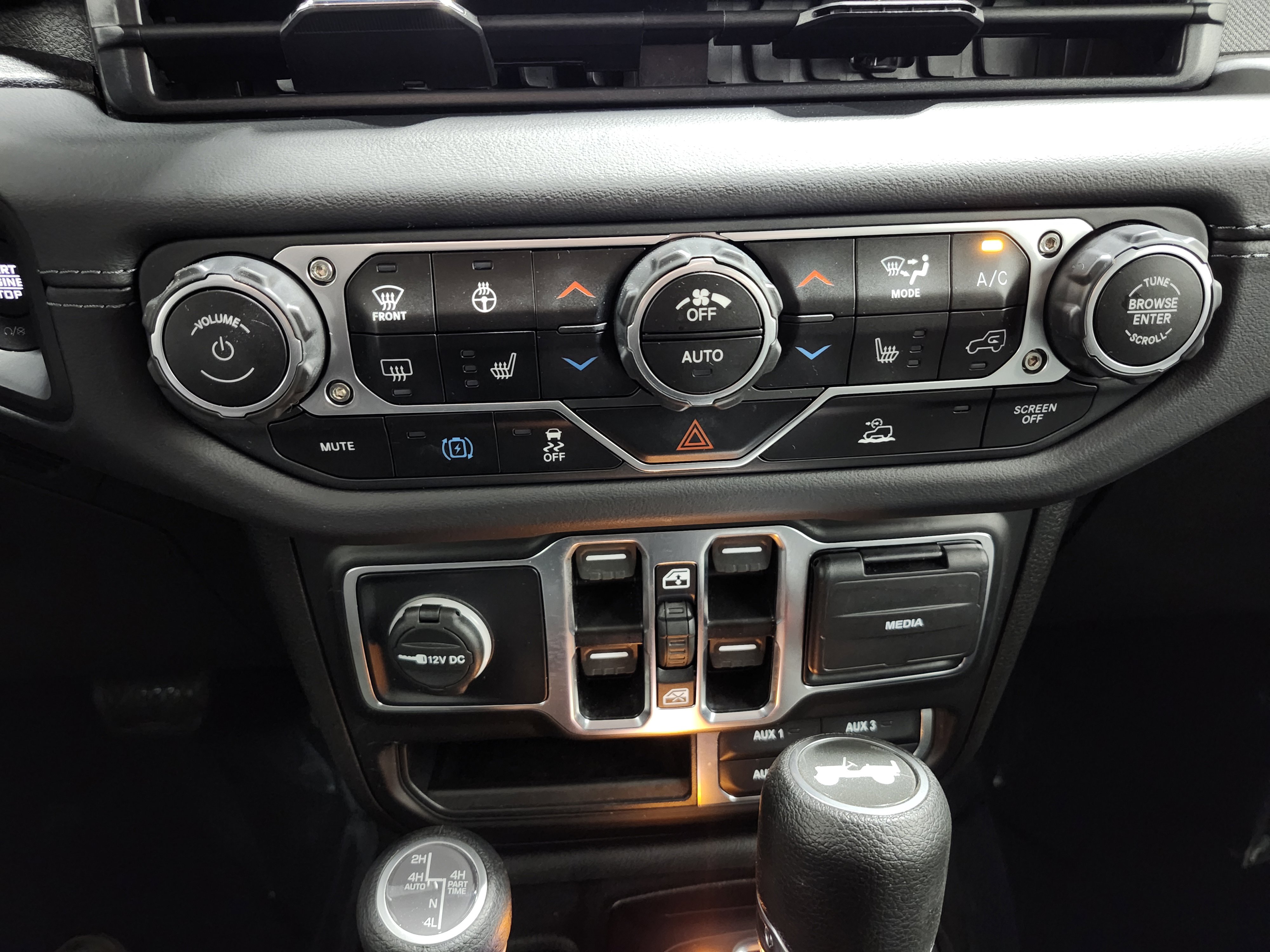 Used 2025 Jeep Wrangler Backcountry image 32