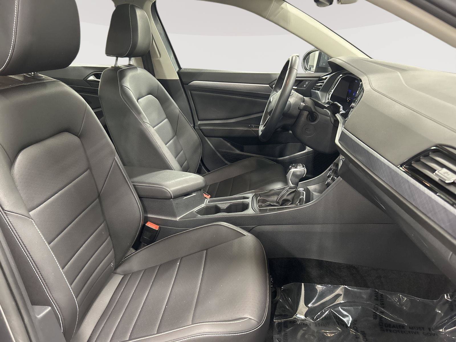 Used 2023 Volkswagen Jetta SE FWD image 14