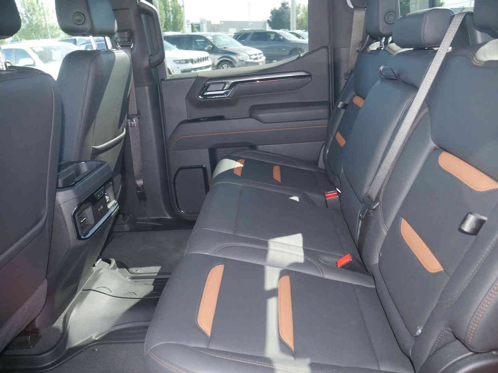 Used 2025 GMC Sierra 1500 AT4 w/ AT4 Premium Package AWD/4WD image 16