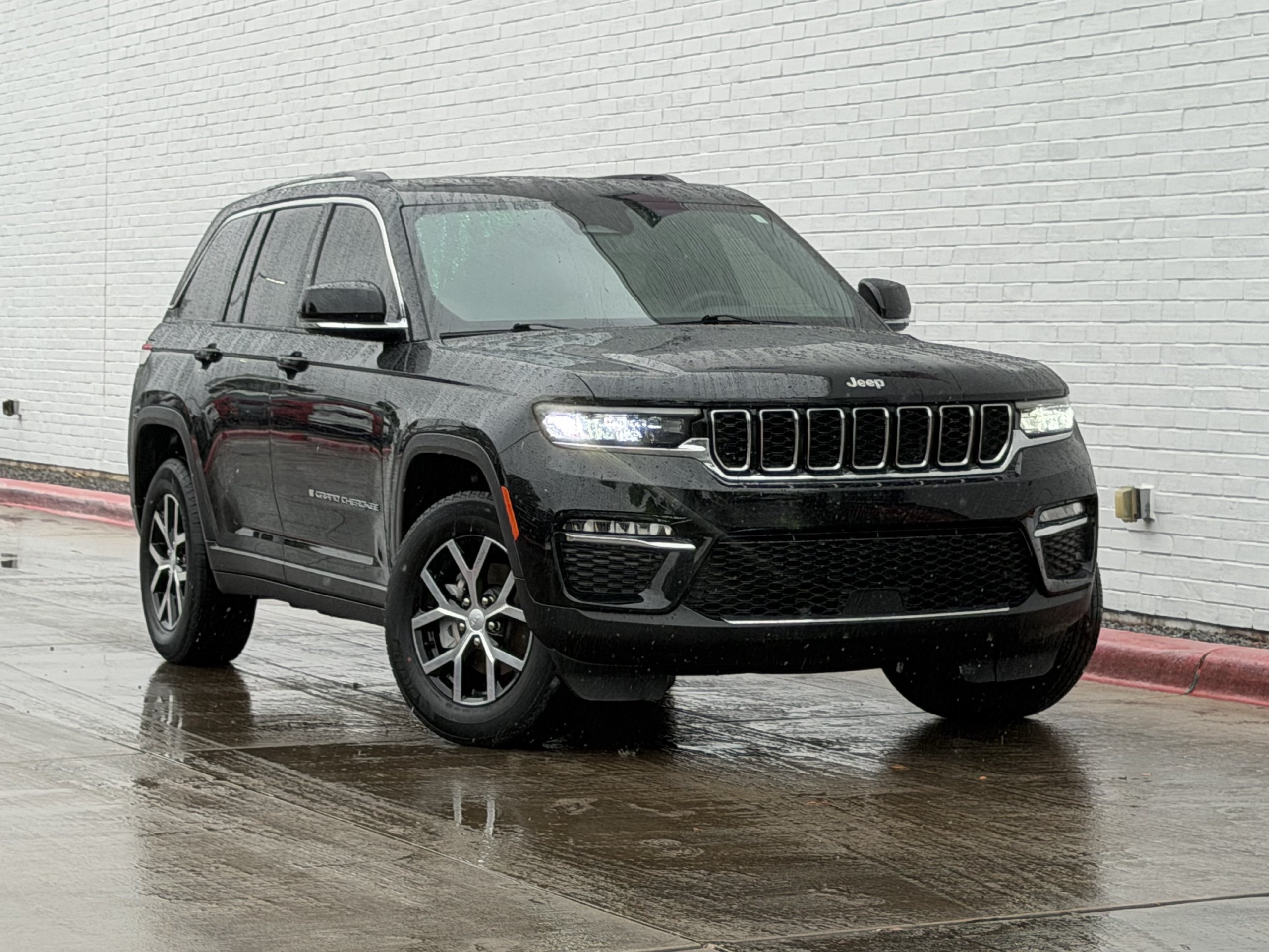 Used 2023 Jeep Grand Cherokee Limited w/ Trailer Tow Prep Group (B)
